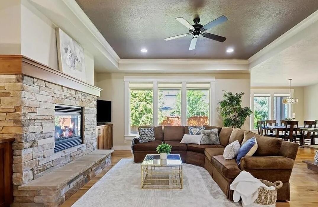Images Abmont Realty Group