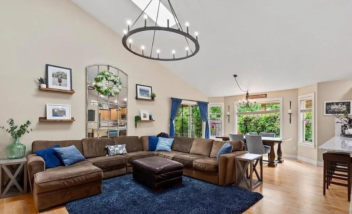 Images Abmont Realty Group