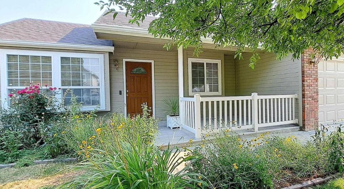 Images Abmont Realty Group