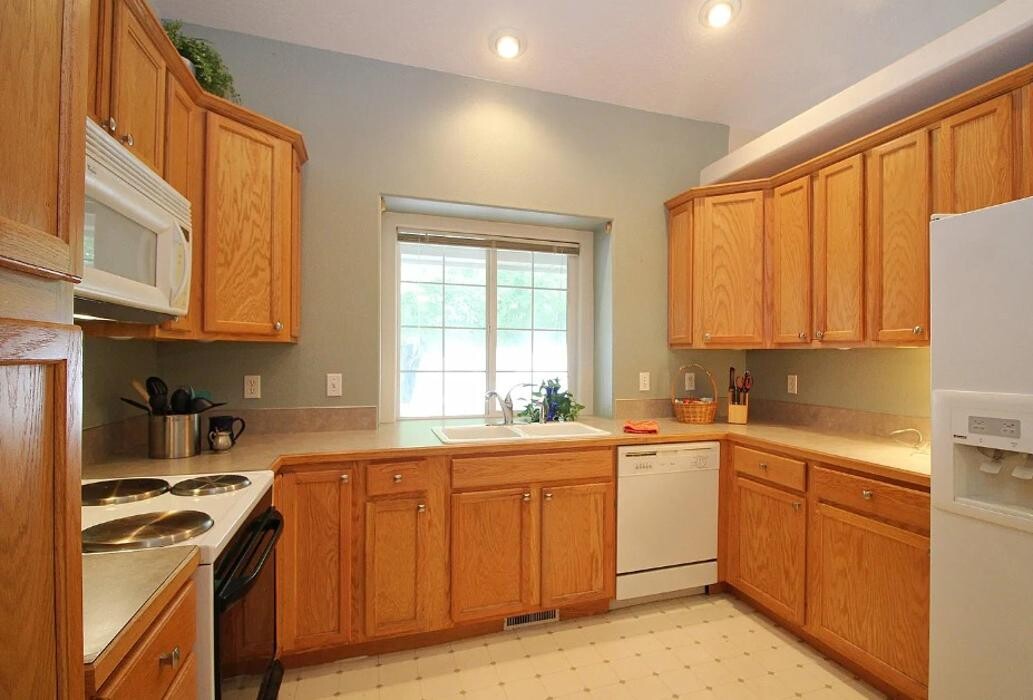 Images Abmont Realty Group