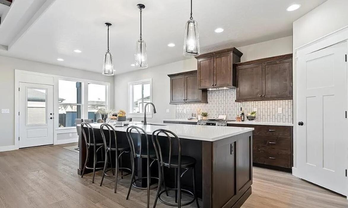 Images Abmont Realty Group