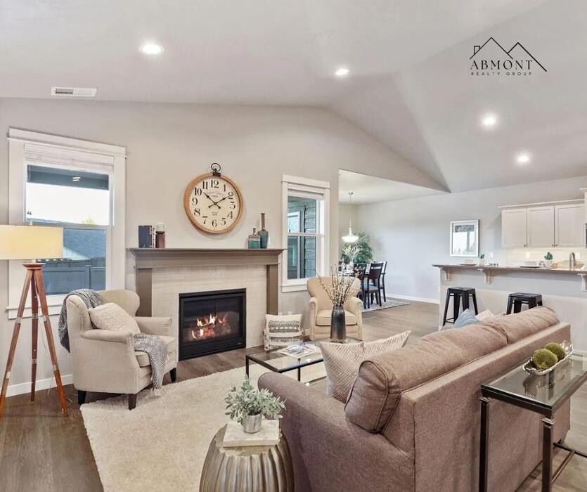 Images Abmont Realty Group