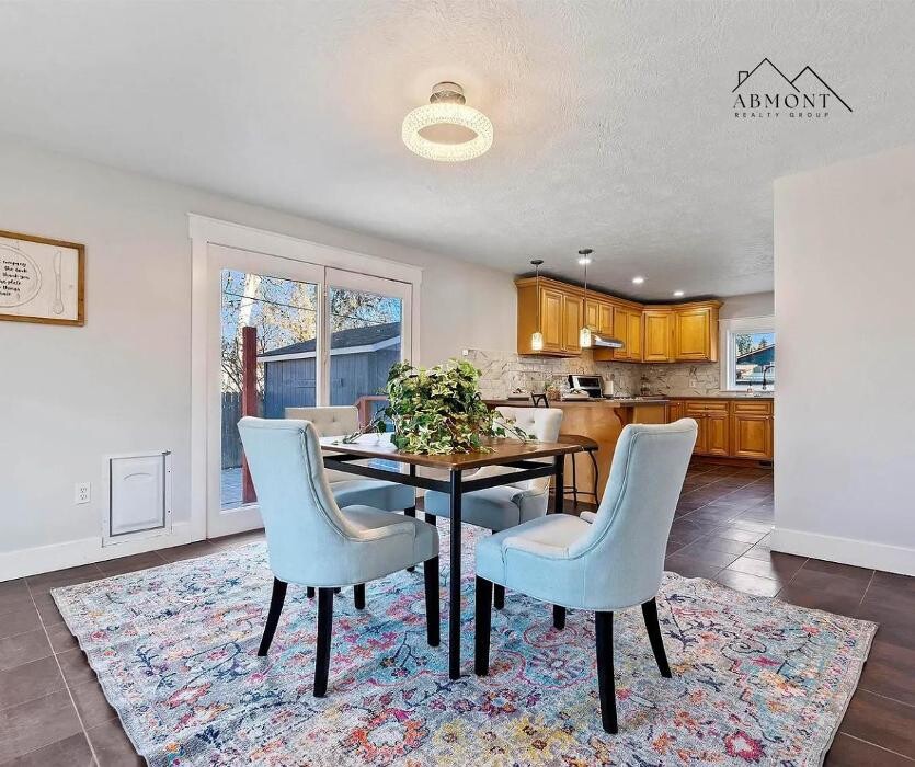 Images Abmont Realty Group