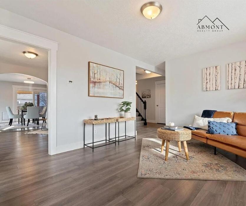 Images Abmont Realty Group
