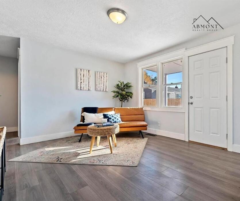 Images Abmont Realty Group