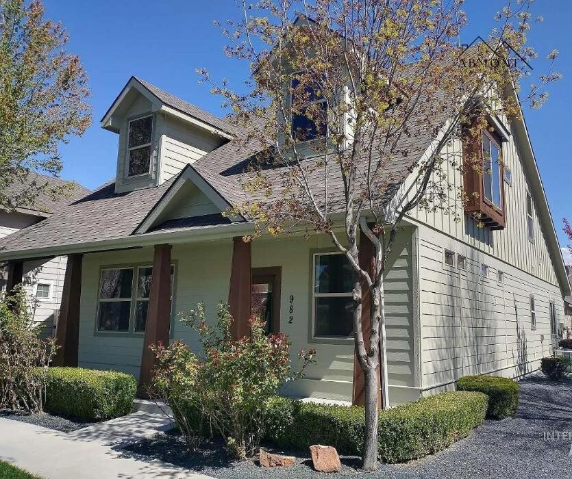 Images Abmont Realty Group