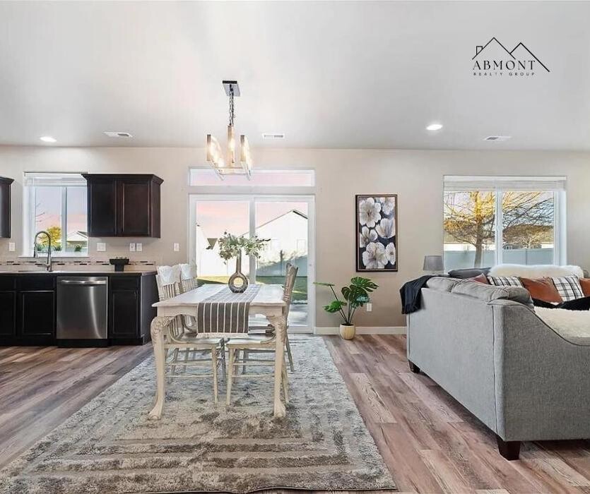 Images Abmont Realty Group