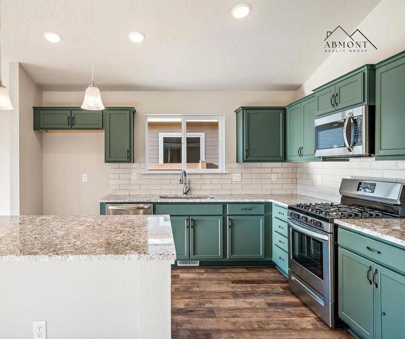 Images Abmont Realty Group