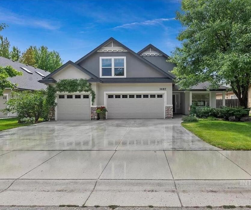 Images Abmont Realty Group