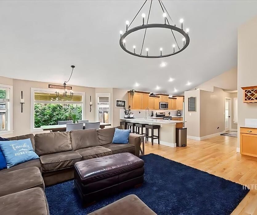 Images Abmont Realty Group