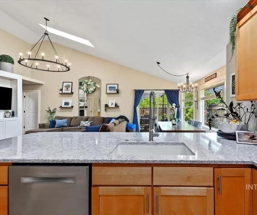 Images Abmont Realty Group
