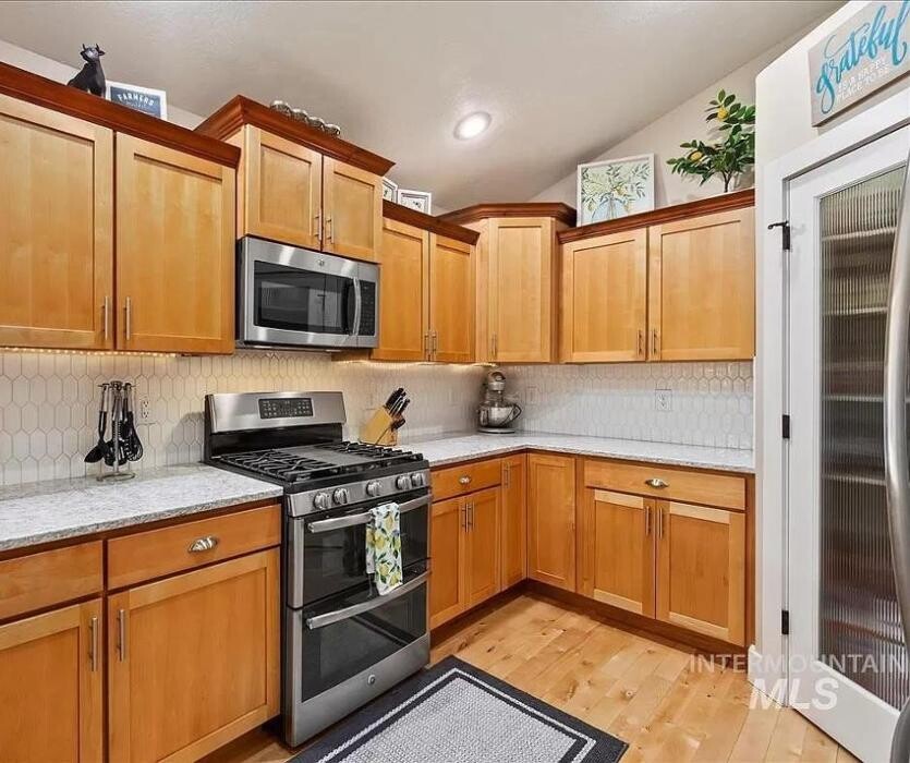 Images Abmont Realty Group