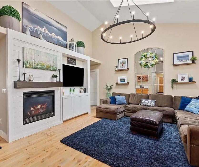 Images Abmont Realty Group