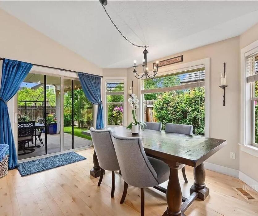 Images Abmont Realty Group