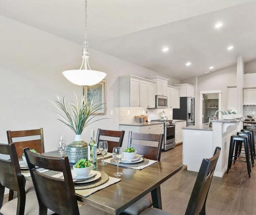 Images Abmont Realty Group