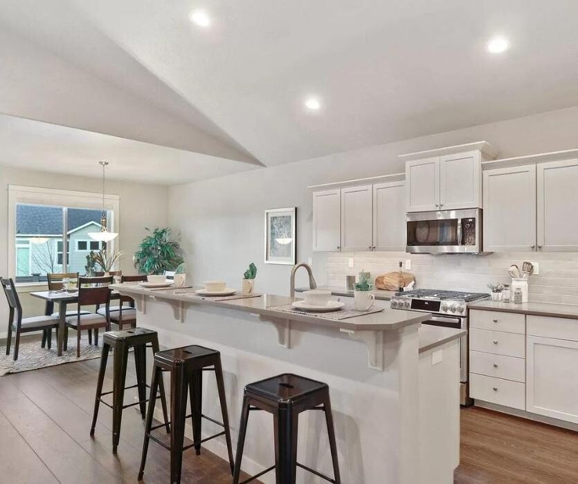 Images Abmont Realty Group
