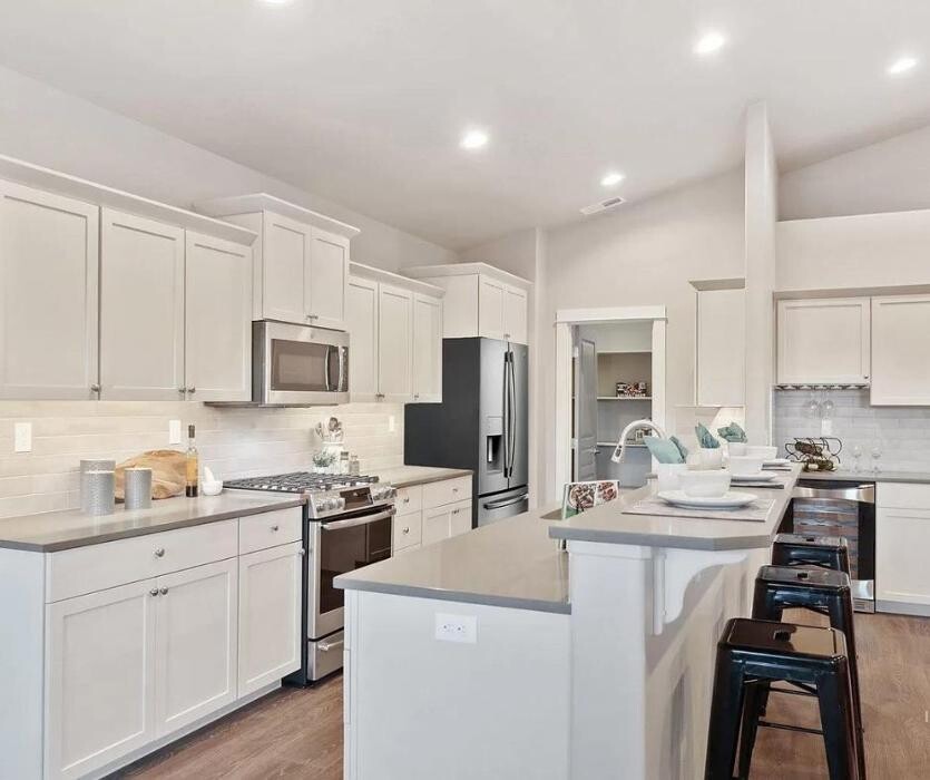 Images Abmont Realty Group