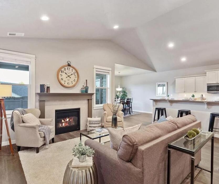 Images Abmont Realty Group