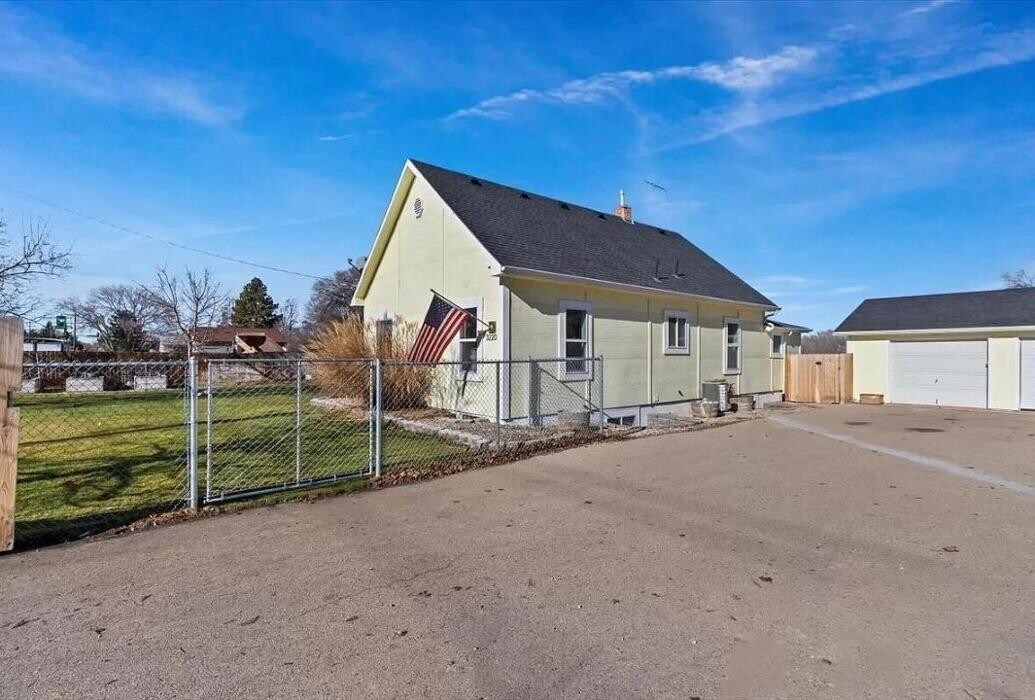Images Abmont Realty Group