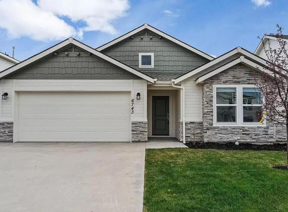 Images Abmont Realty Group