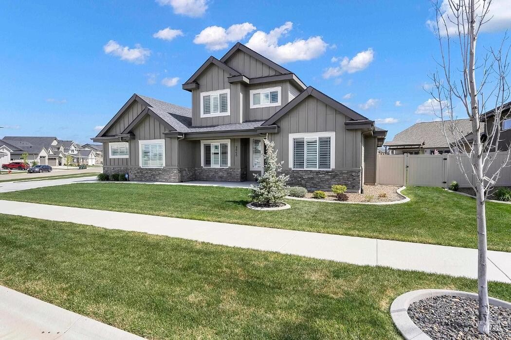 Images Abmont Realty Group