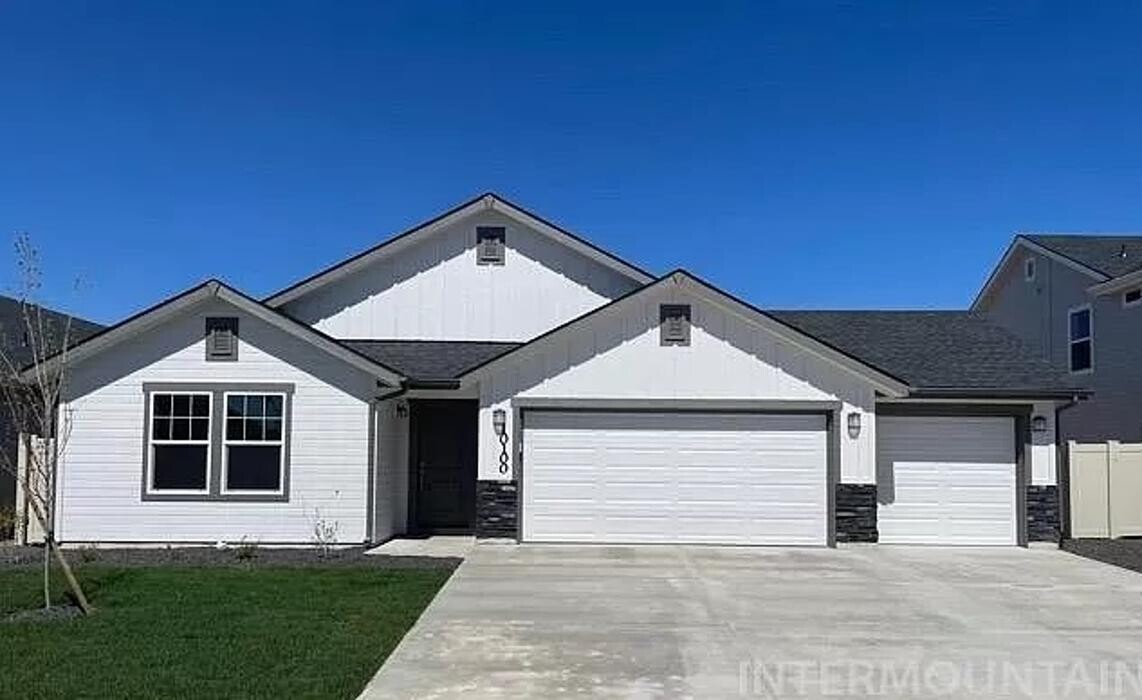 Images Abmont Realty Group