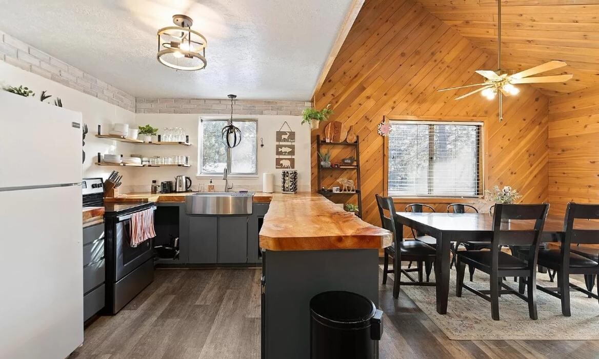 Images Abmont Realty Group