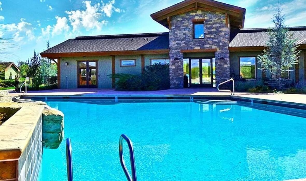 Images Abmont Realty Group