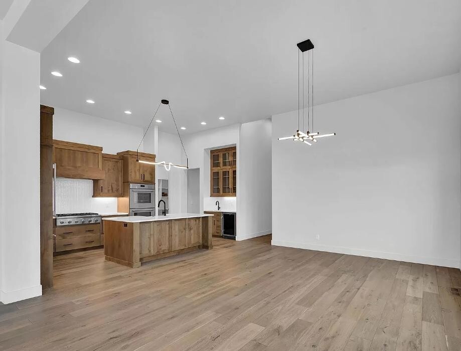Images Abmont Realty Group