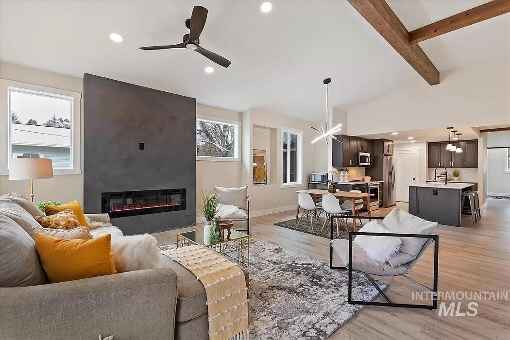 Images Abmont Realty Group