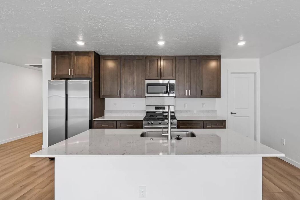 Images Abmont Realty Group