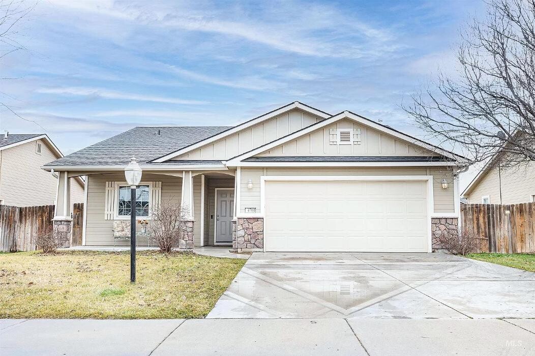 Images Abmont Realty Group