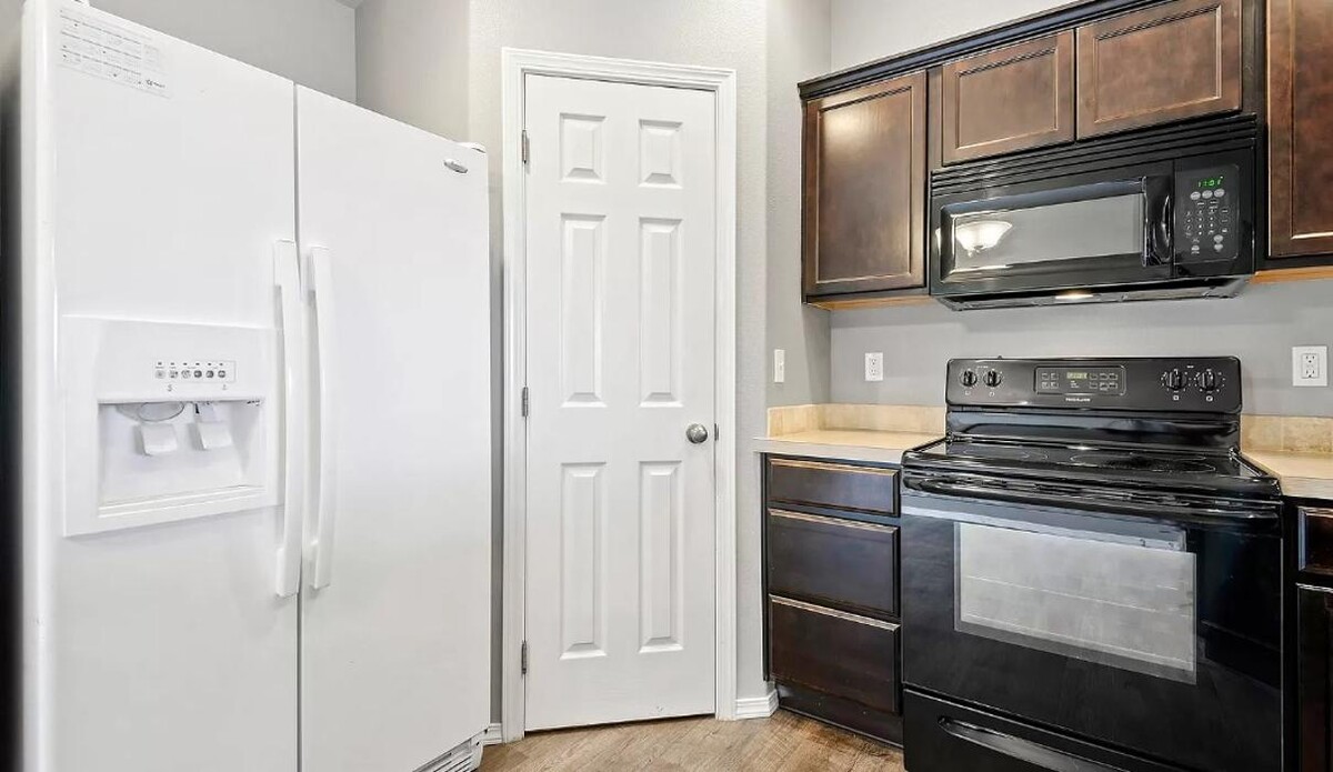 Images Abmont Realty Group