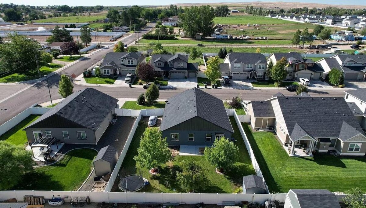 Images Abmont Realty Group