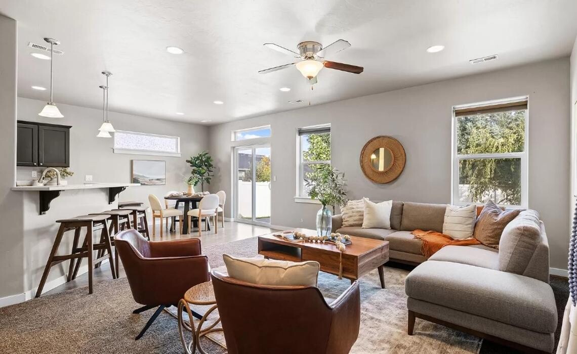 Images Abmont Realty Group