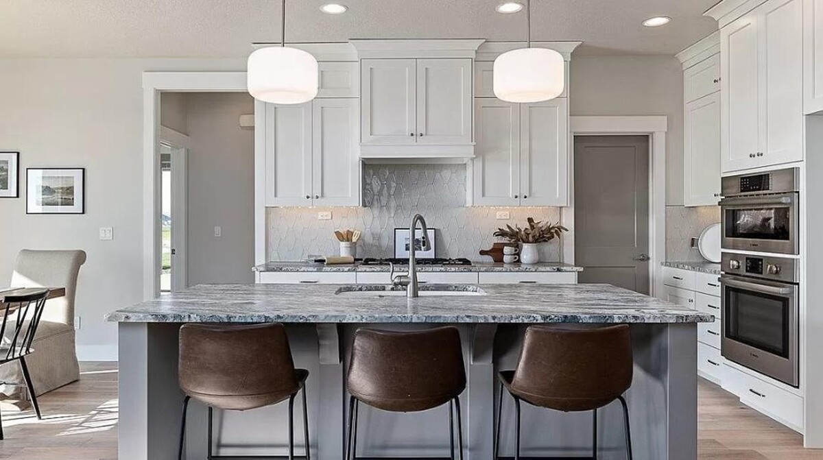 Images Abmont Realty Group