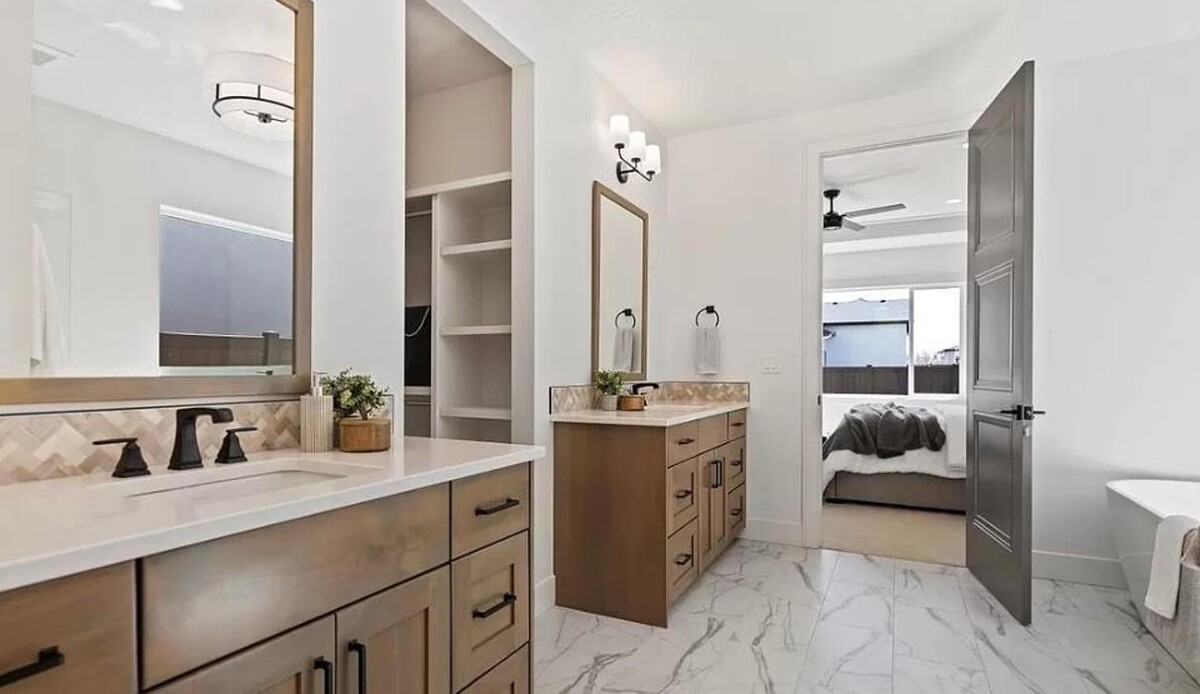Images Abmont Realty Group