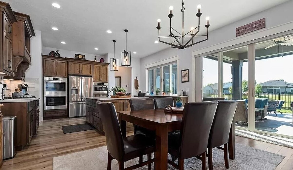 Images Abmont Realty Group