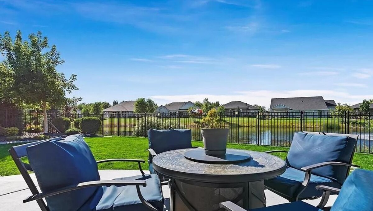 Images Abmont Realty Group