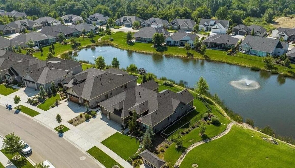 Images Abmont Realty Group