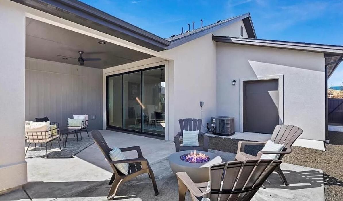Images Abmont Realty Group