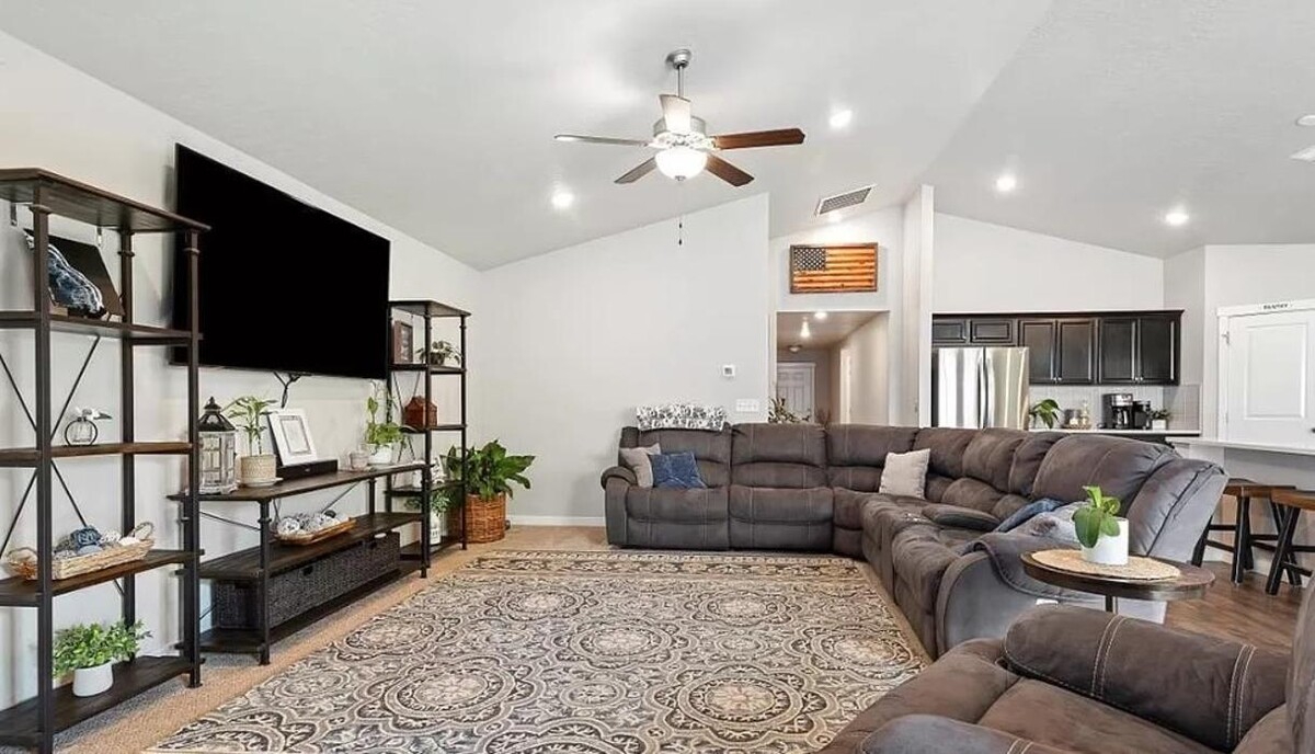 Images Abmont Realty Group