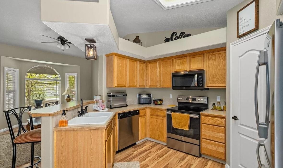 Images Abmont Realty Group