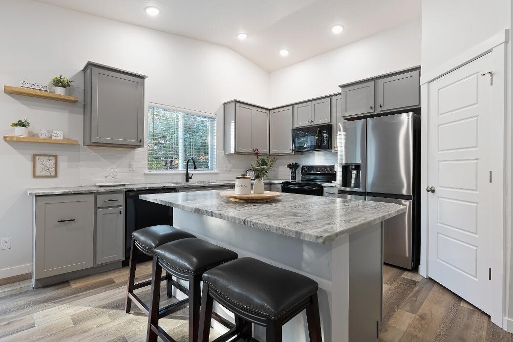 Images Abmont Realty Group