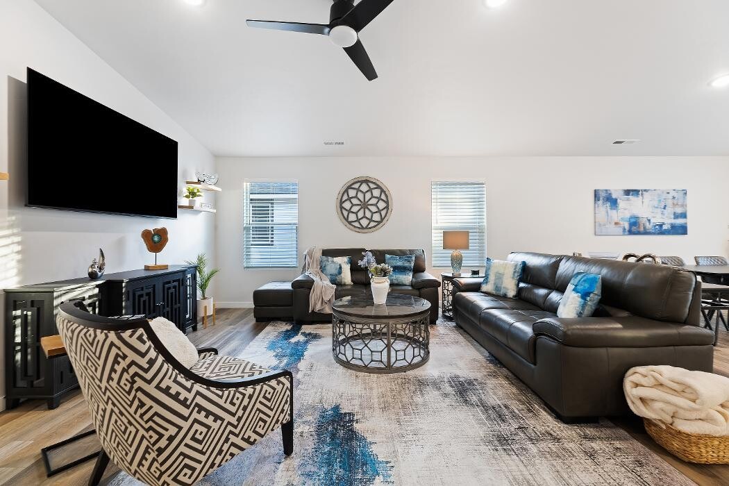 Images Abmont Realty Group