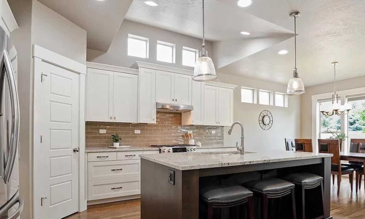 Images Abmont Realty Group