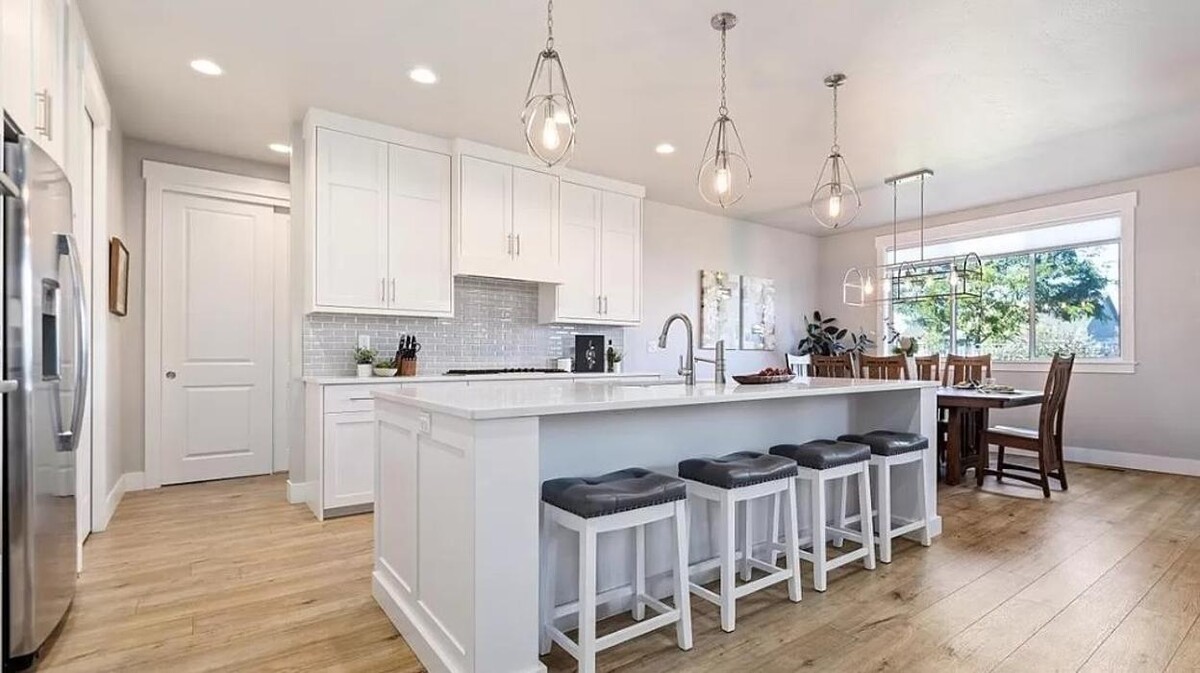 Images Abmont Realty Group