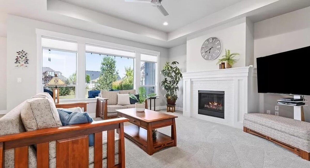 Images Abmont Realty Group