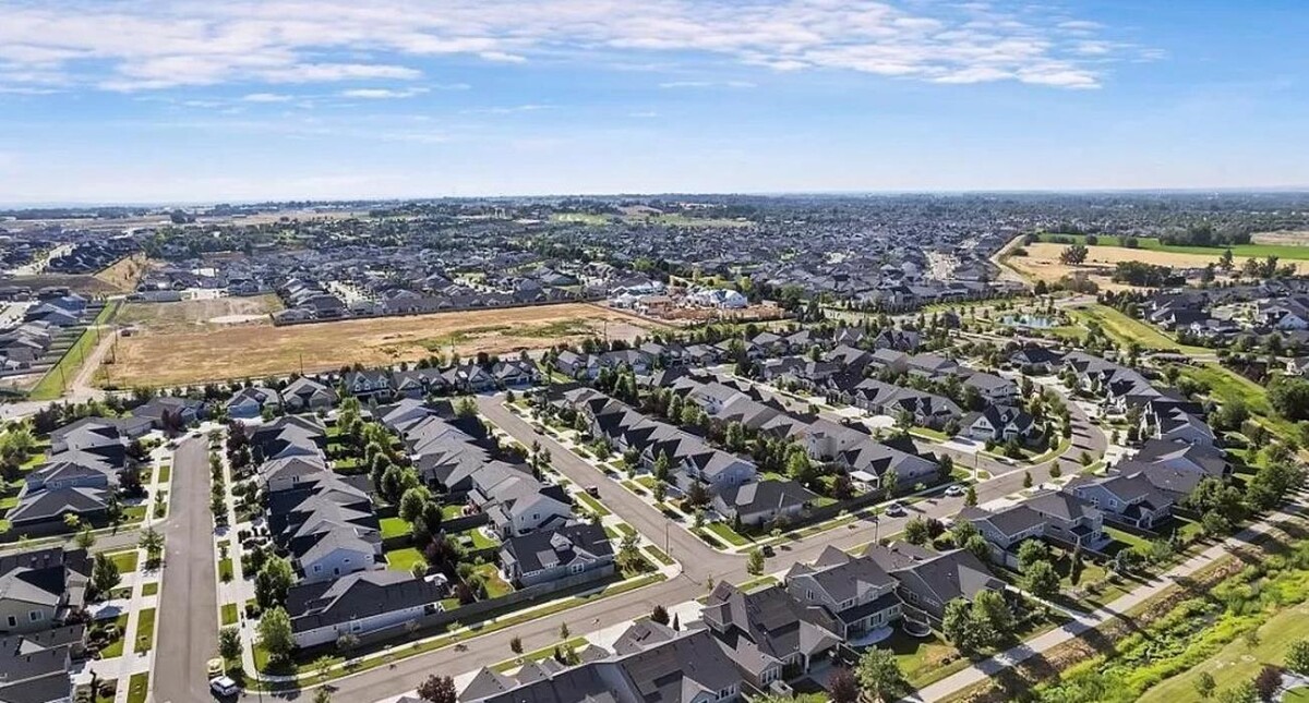 Images Abmont Realty Group