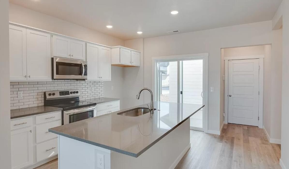 Images Abmont Realty Group
